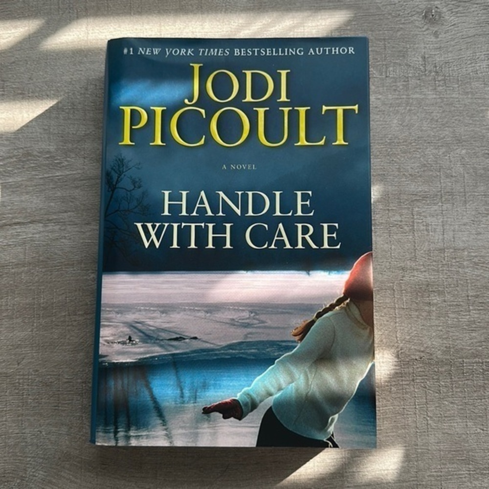 “Handle with Care”hardcover book by bestselling author Jodi Picoult NEVER OPENED - Picture 1 of 6